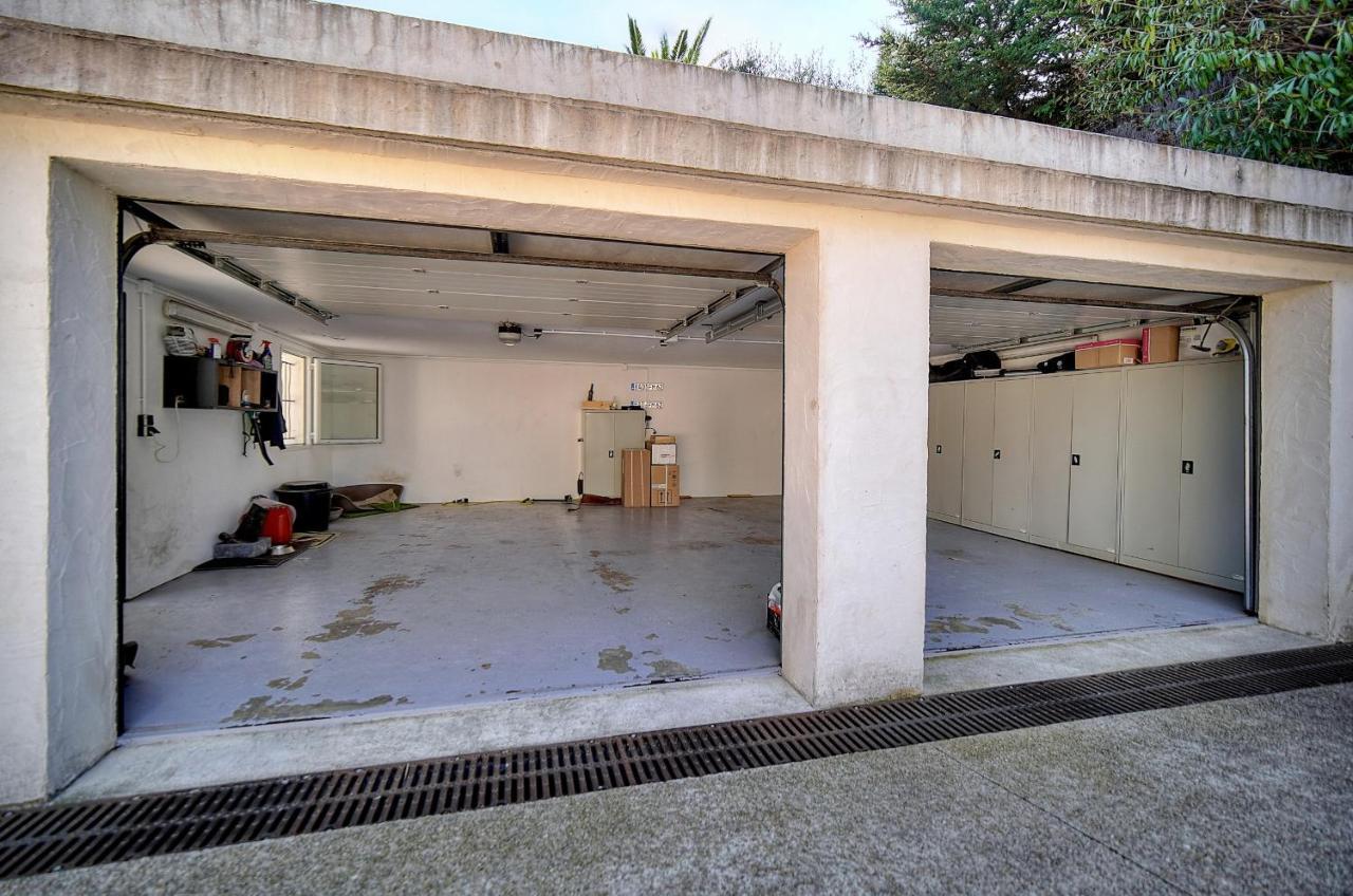 Villa Leader Large Contemporary With Luxurious Design, Pool And View