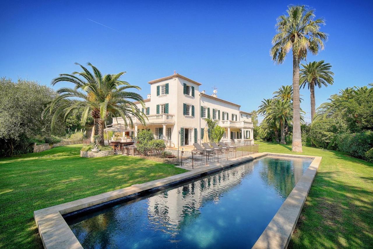 Villa Leader Large Contemporary With Luxurious Design, Pool And View