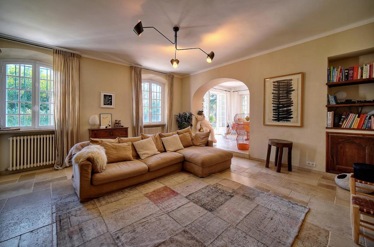 Villa Leader Large Contemporary With Luxurious Design, Pool And View
