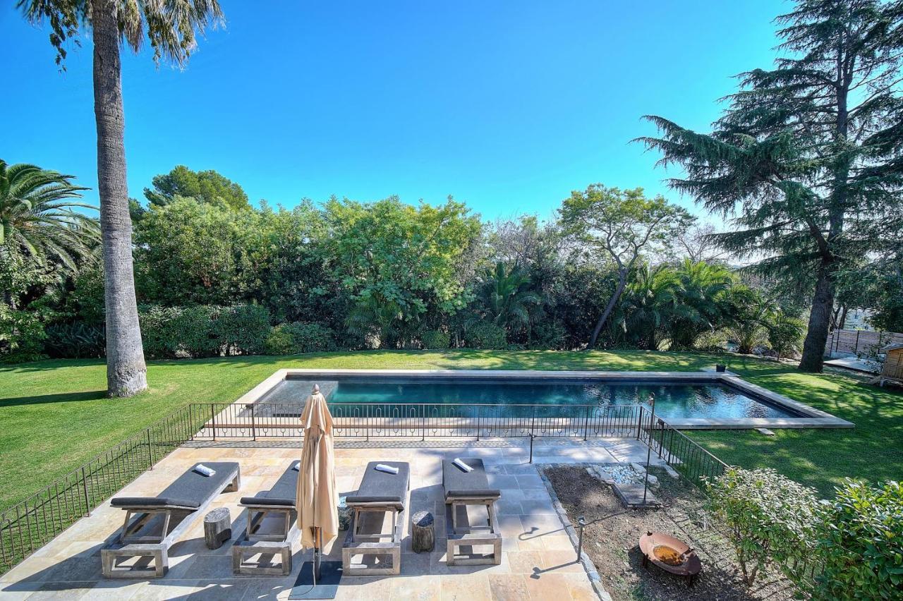 Villa Leader Large Contemporary With Luxurious Design, Pool And View *